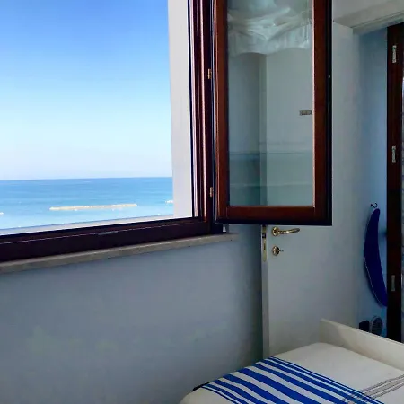 Appartamento Casa Confalonieri Fronte Mare Con Vista Mozzafiato